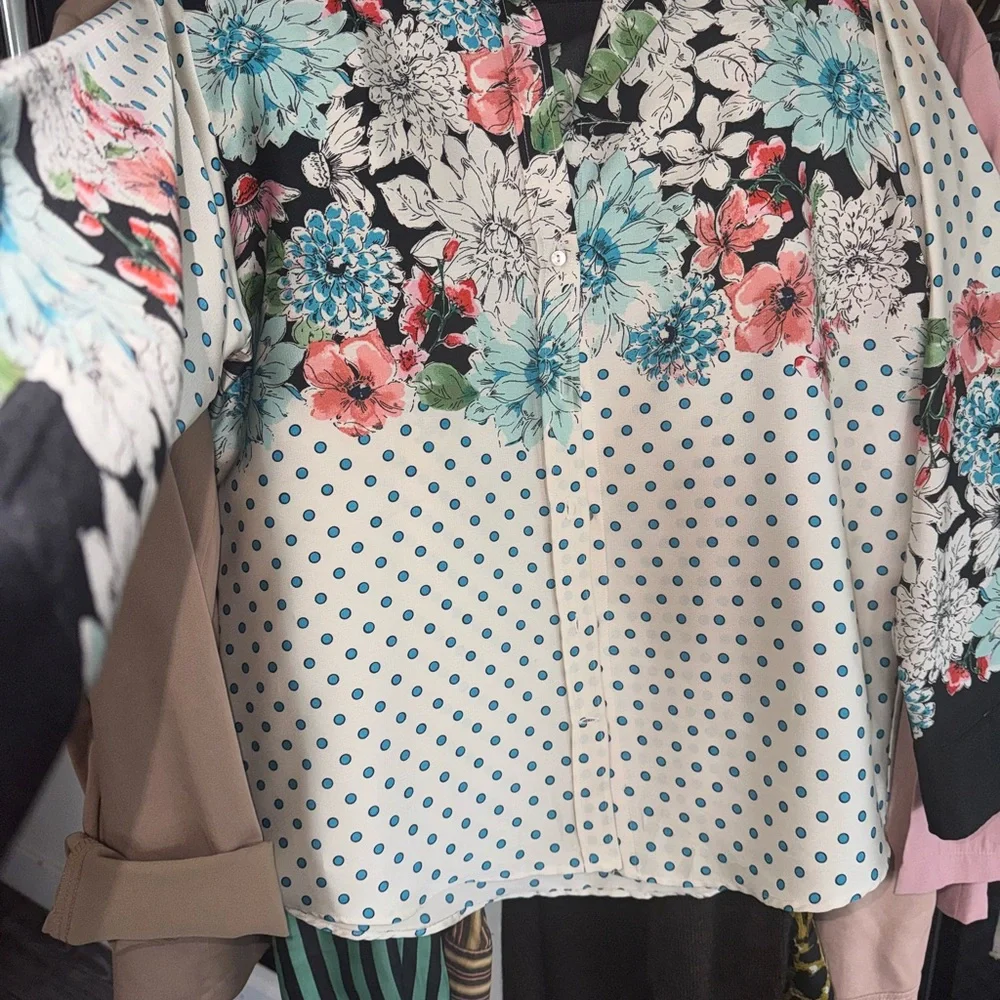 PTP 20”, length 27“. Floral Polka Dot Blouse - Picture 4 of 5